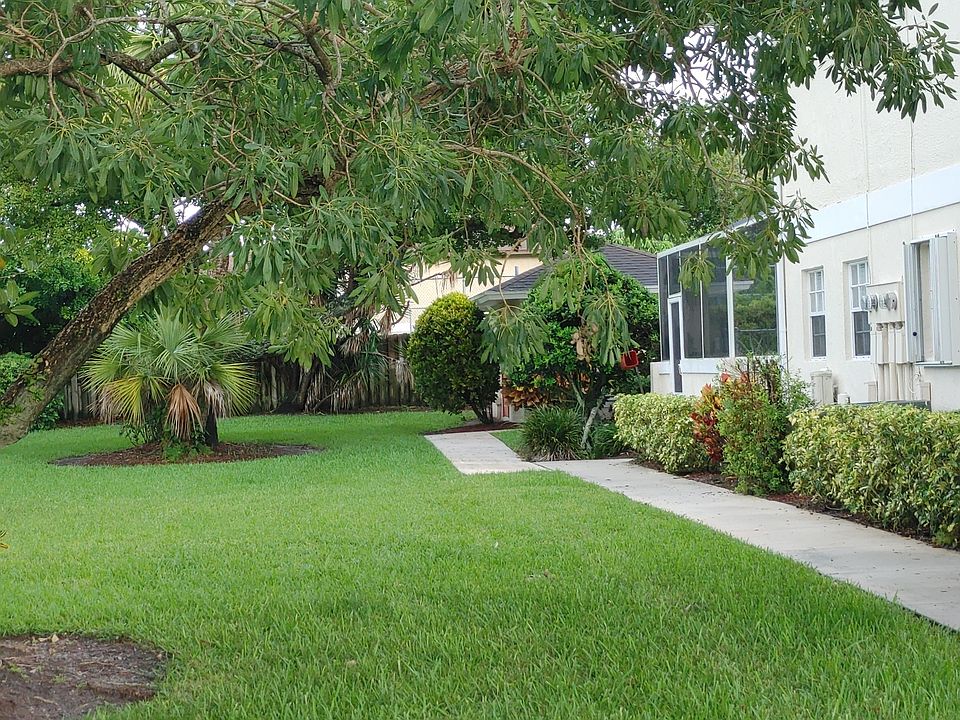 Home For Sale In Lawnwood