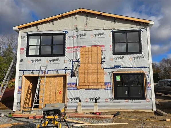 497 Gibson St, Fredericton, NB E3A 4E8