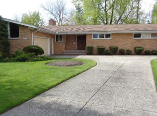 52 Four Seasons Rd W, Amherst, NY 14226