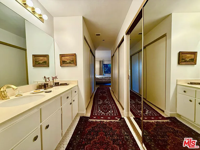 637 Wilcox Ave #2D — Photo 16