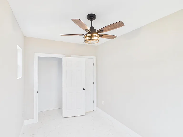 300 Linkwood St — Photo 8