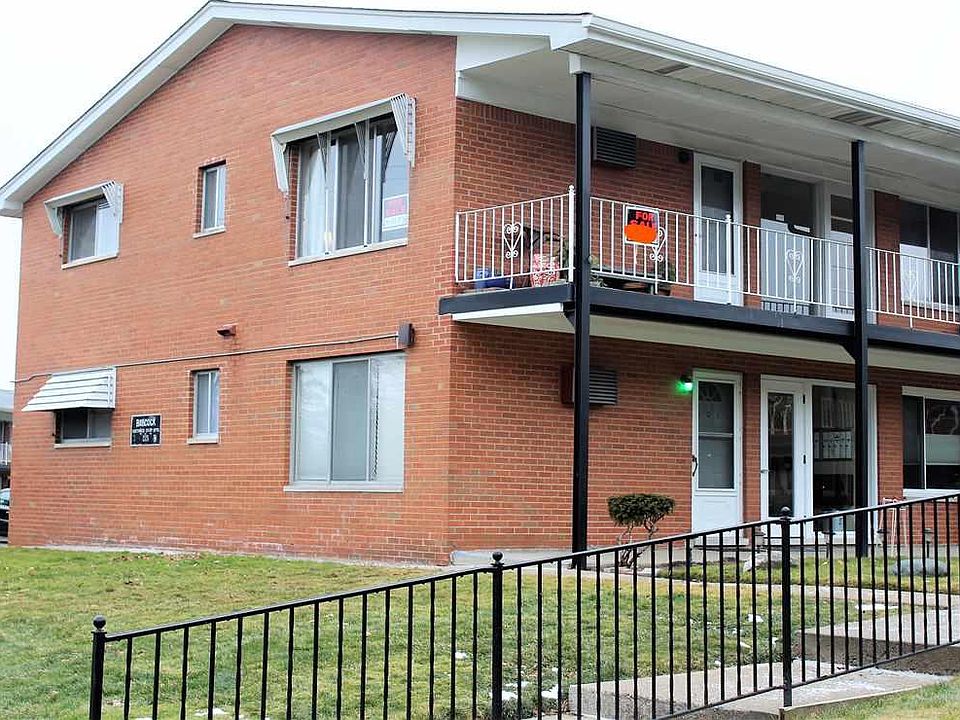 1st image of 2125 Clawson Ave #201