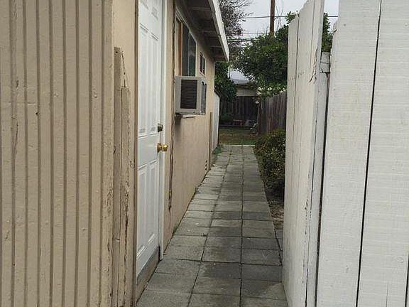 4th image of 1580 Bahama Way
