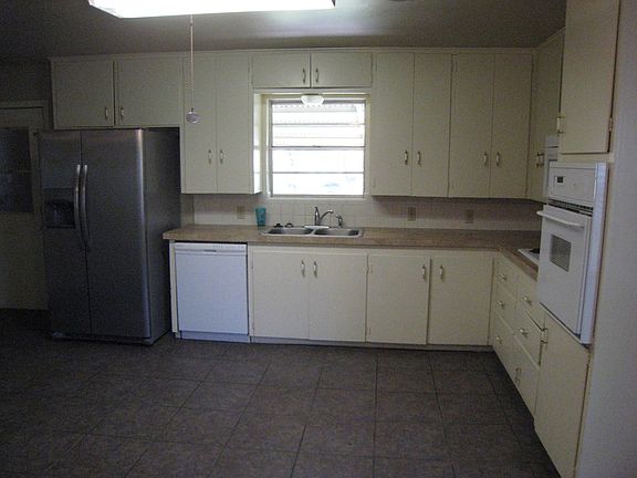 4th image of 1129 Nancy Beth Dr