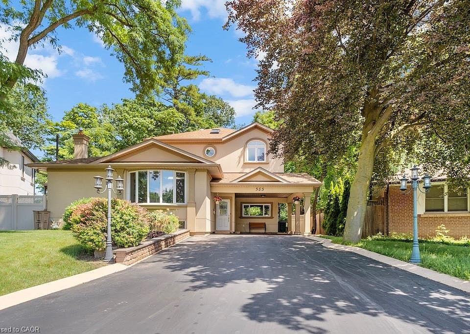 1st image of 583 Stephens Cres