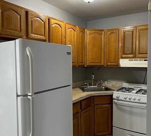 3rd image of 7007 Park Ave Floor 2