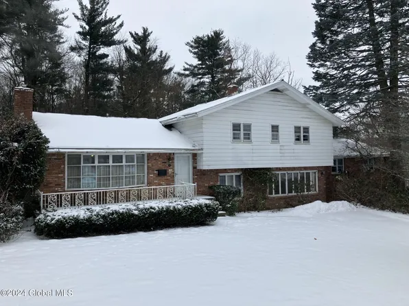 55 Overlook Avenue, Latham, NY 12110