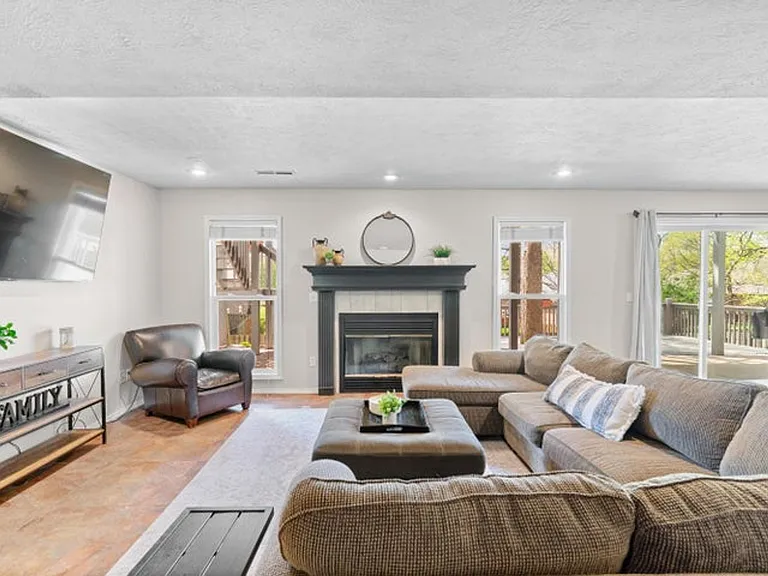 840 E Gaslight Dr — Photo 23