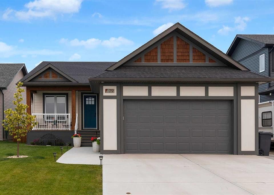 1st image of 79 S Vincent Cres