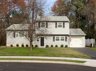 18 Bonnie Brook Ter, Middlesex, NJ 08846