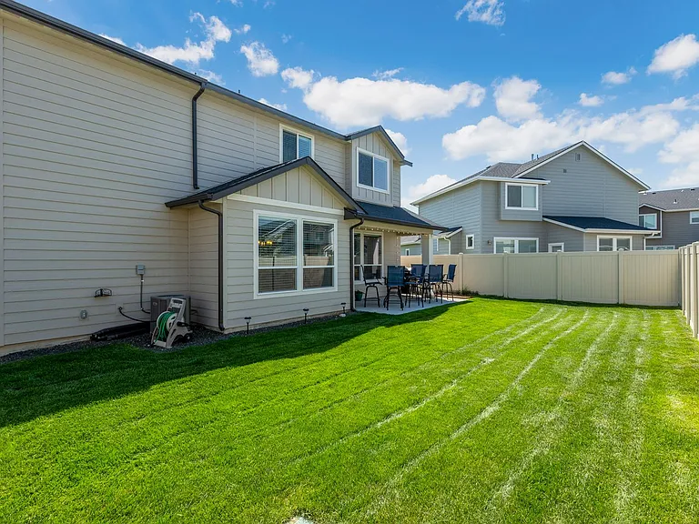 2580 E Blackstone Dr — Photo 41