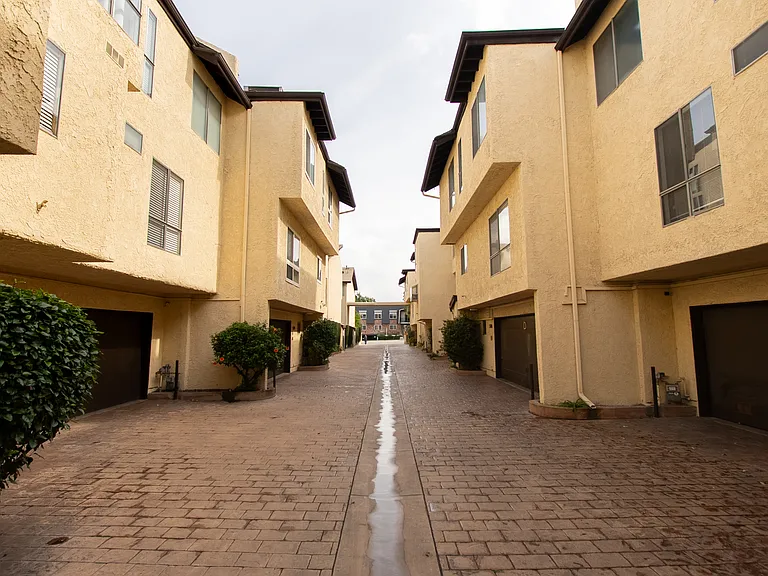 5245 Coldwater Canyon Ave #C — Photo 53
