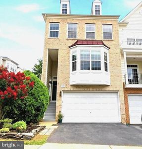 7843 Locust Leaf Ln, Alexandria, VA, 22315
