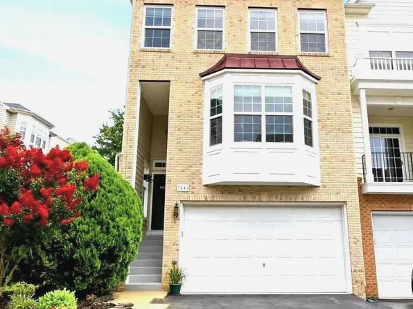 7843 Locust Leaf Ln, Alexandria, VA 22315
