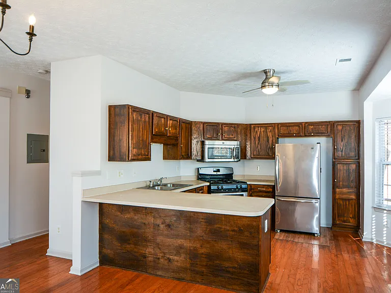 5460 Hampton Ct — Photo 16