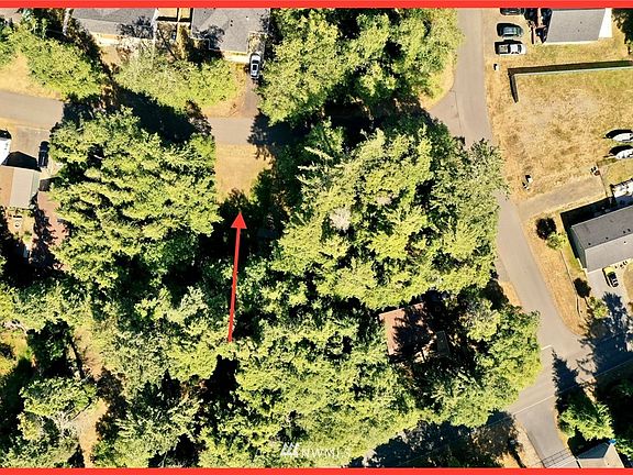 3rd image of 207 Fisher Ave NE