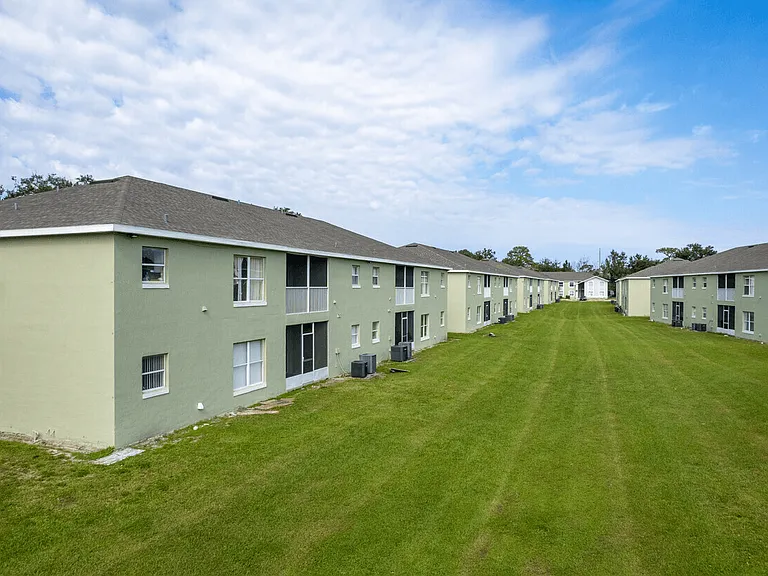 Rolling Hills Apartment Homes — Photo 18
