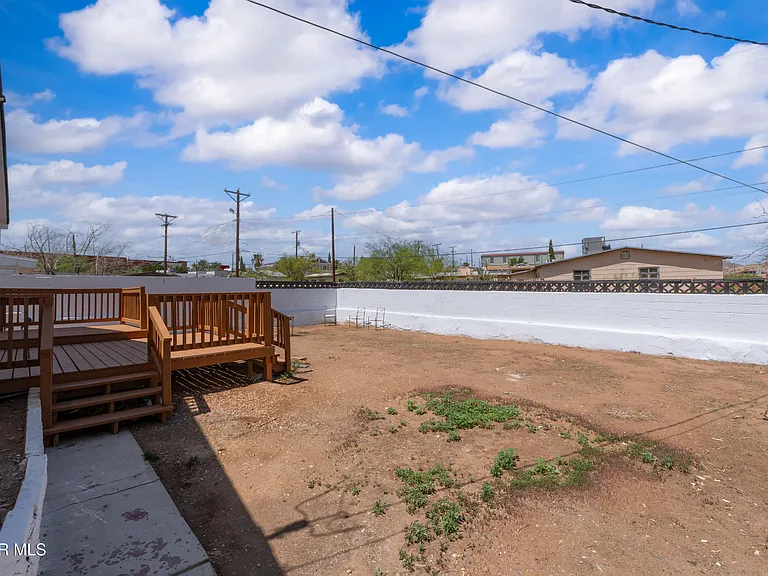 3221 N Stanton St — Photo 38
