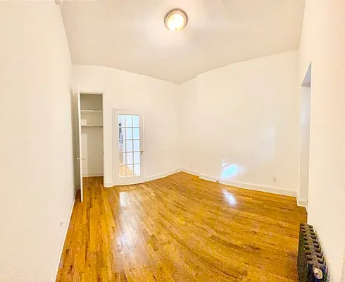 Rented by EastMount Realty LLC | media 8