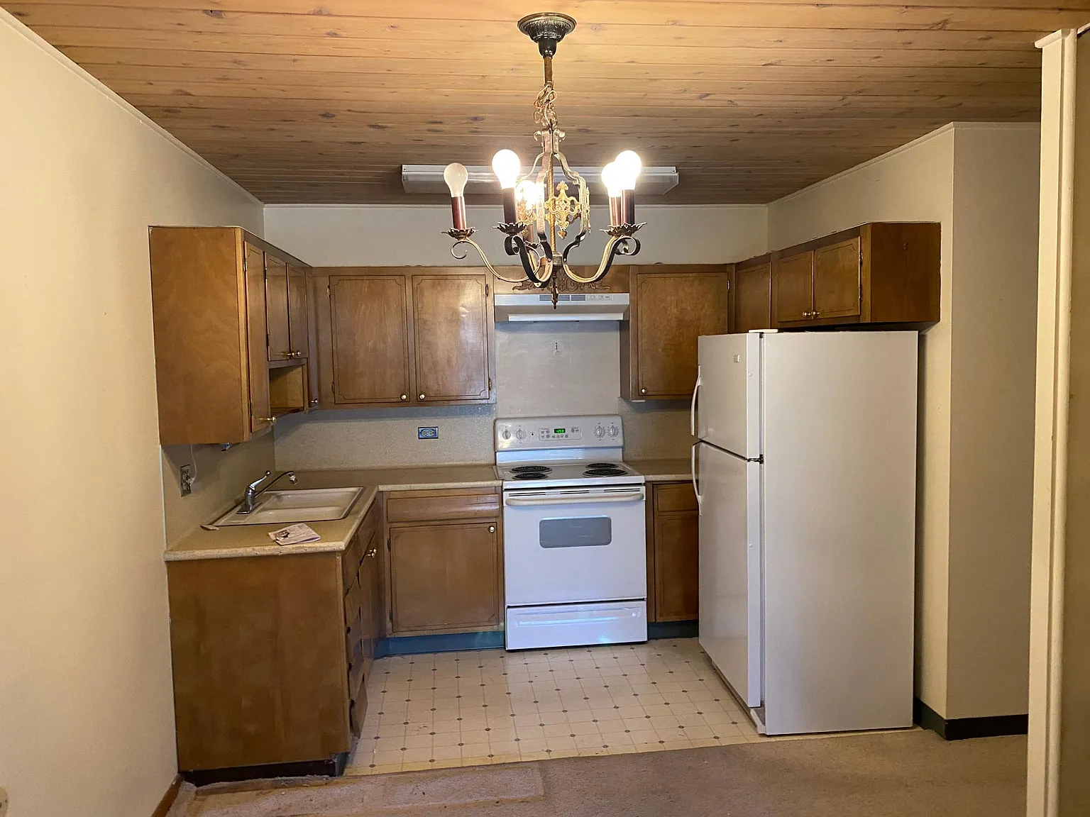 715 S Clinton St — Photo 3
