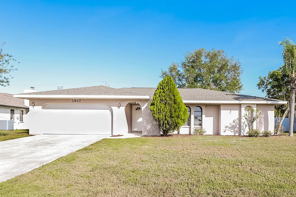 3 bed, 2.0 bath, 1605 sqft, $2,420 — Photo 1