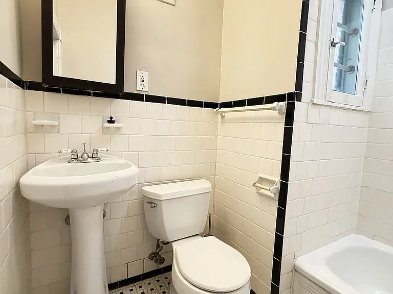 22 E Hamilton St — Photo 15