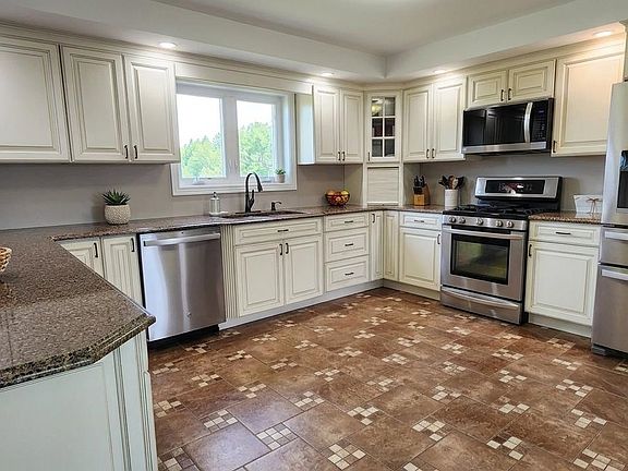3rd image of 160 Randall Rd