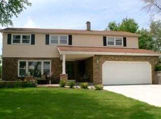 201 Bay Colony Dr, Naperville, IL