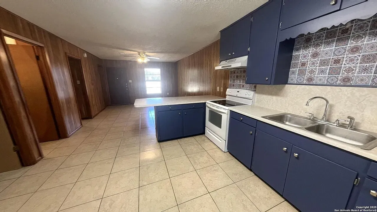 2 bed, 1600 sqft, $1,200 — Photo 3