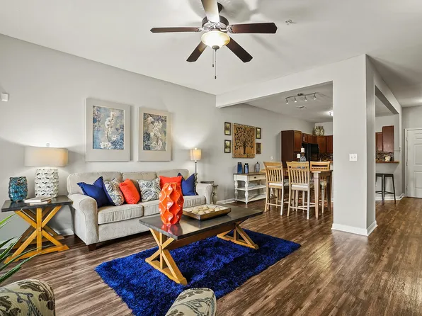 Advenir at Grand Parkway West