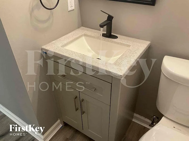 816 Broadview Dr — Photo 11