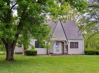 7010 N Brookside Rd, Pleasant Valley, MO 64068