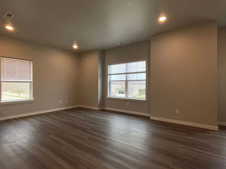 5115 N River Blvd NE — Photo 14
