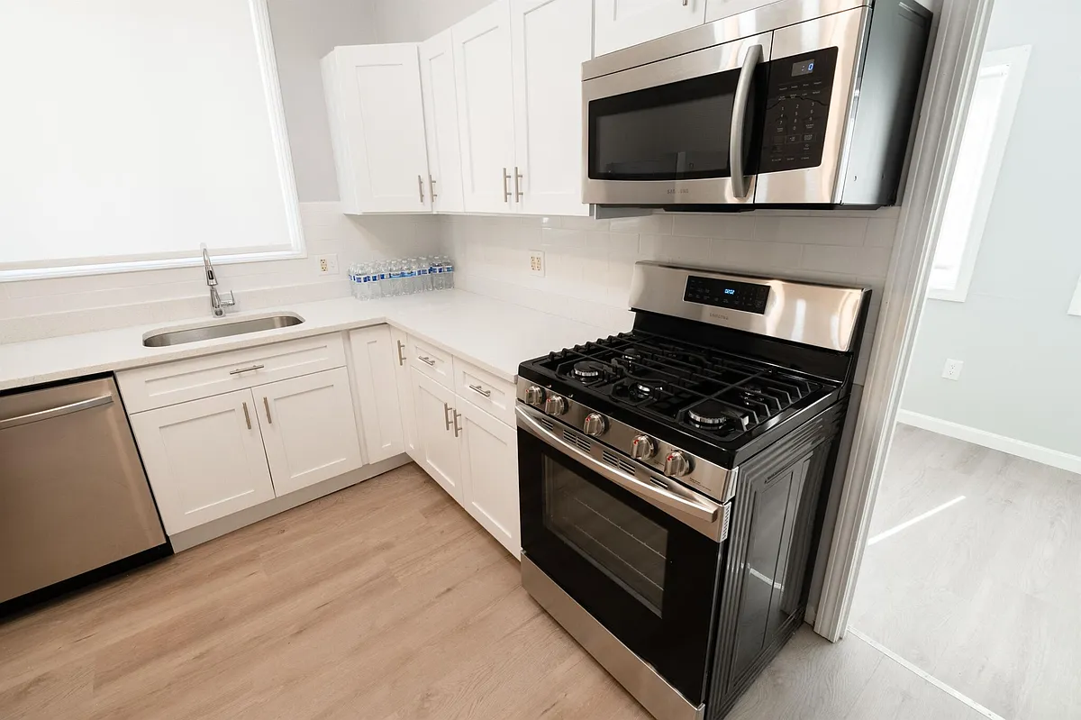 Building Photo - 45 Morris St #1