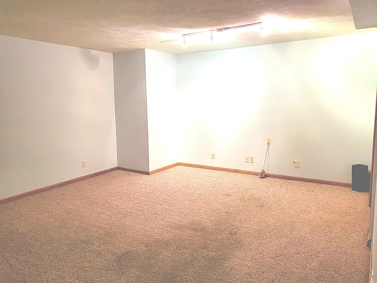 7310 S 29th St — Photo 17