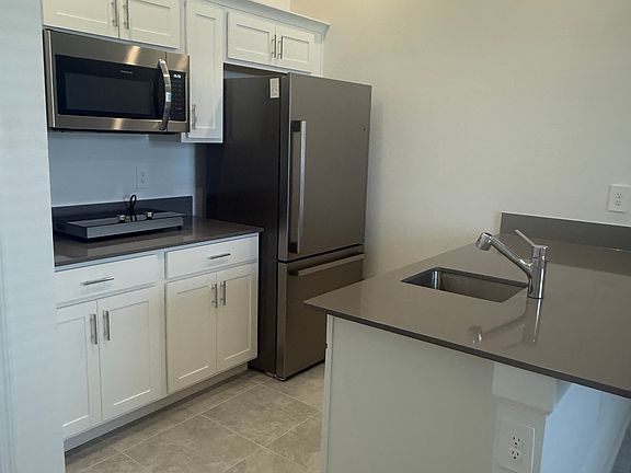 3rd image of 5011 Barnet Dr #1