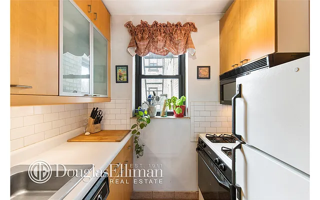 Rented by Douglas Elliman | media 9