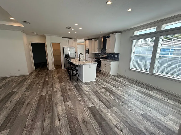 112 Paradise Dr — Photo 3
