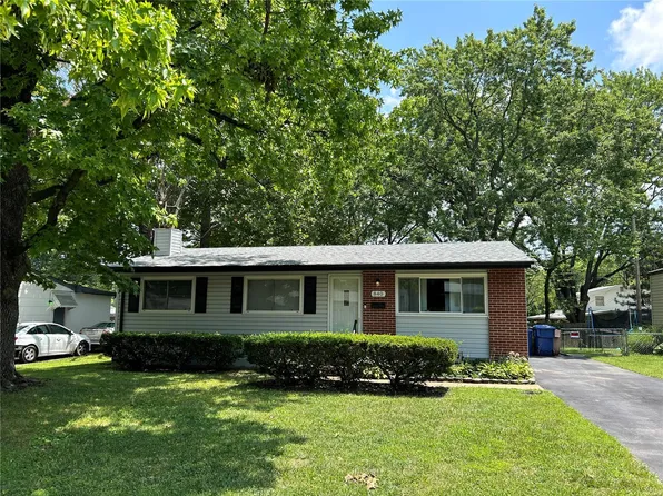 840 Campion Ln, Florissant, MO 63031