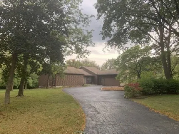 4776 Huxley Dr, Rockford, IL 61101