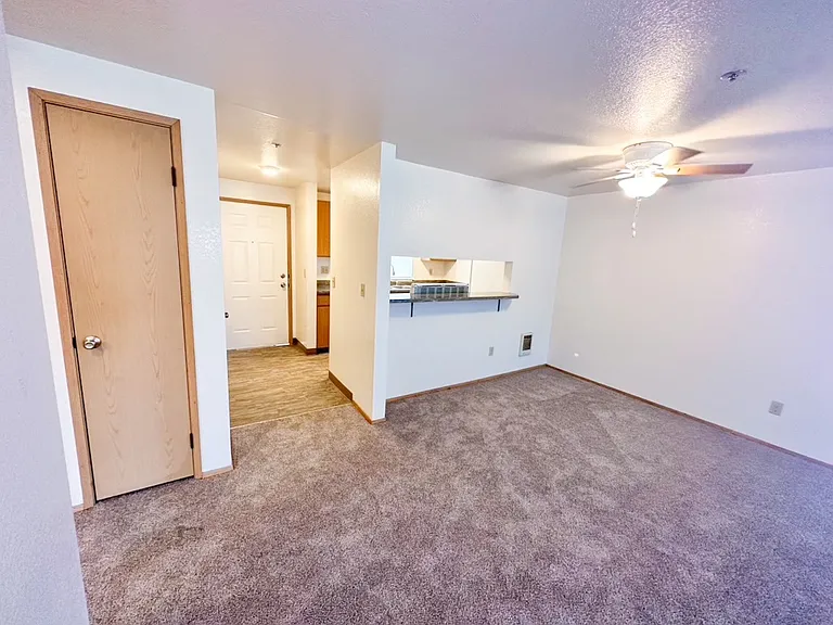 Riverdale Apartments — Photo 31