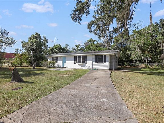 3rd image of 2352 Yorkshire Dr