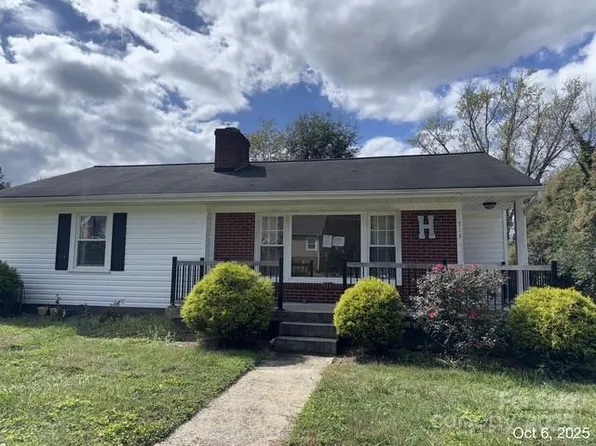 713 Circle Dr NE, Lenoir, NC 28645