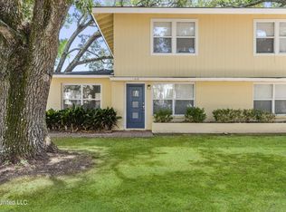 100 Bay View Ct, Bay Saint Louis, MS 39520