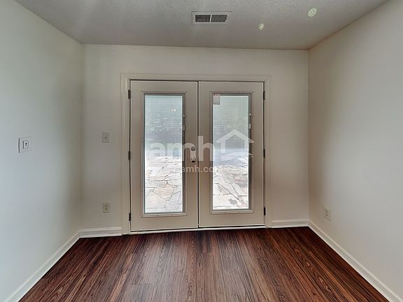 4th image of 147 Peterborough Dr