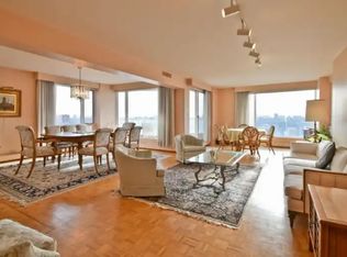 10010 119th St NW #1301, Edmonton, AB T5K1Y8