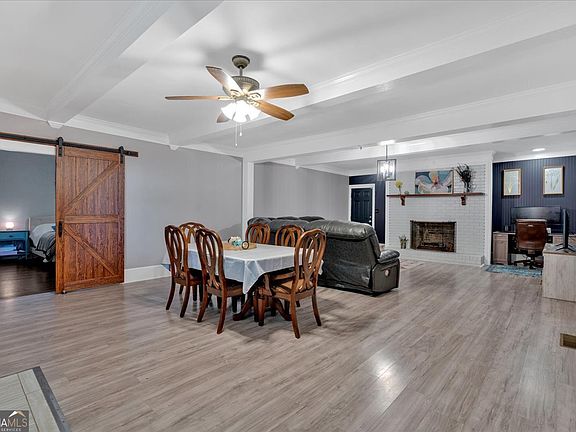 5th image of 8 S Hughes St SW