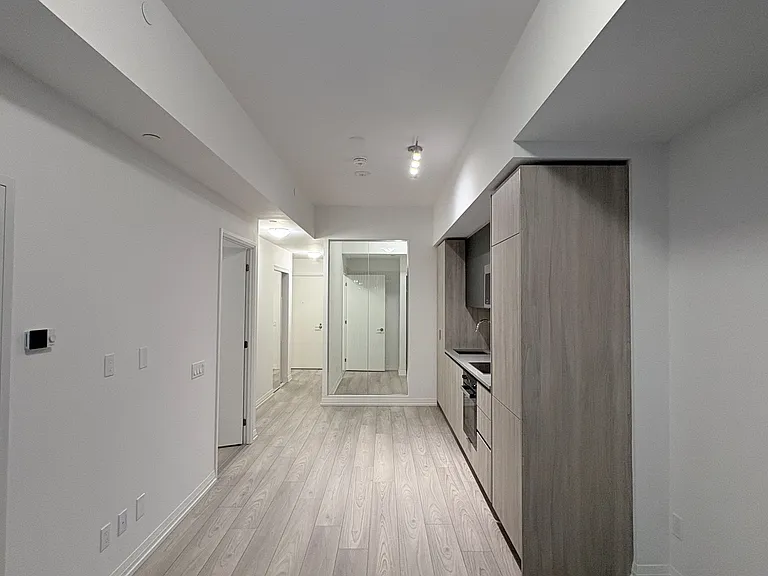 400 King St W #720 — Photo 8