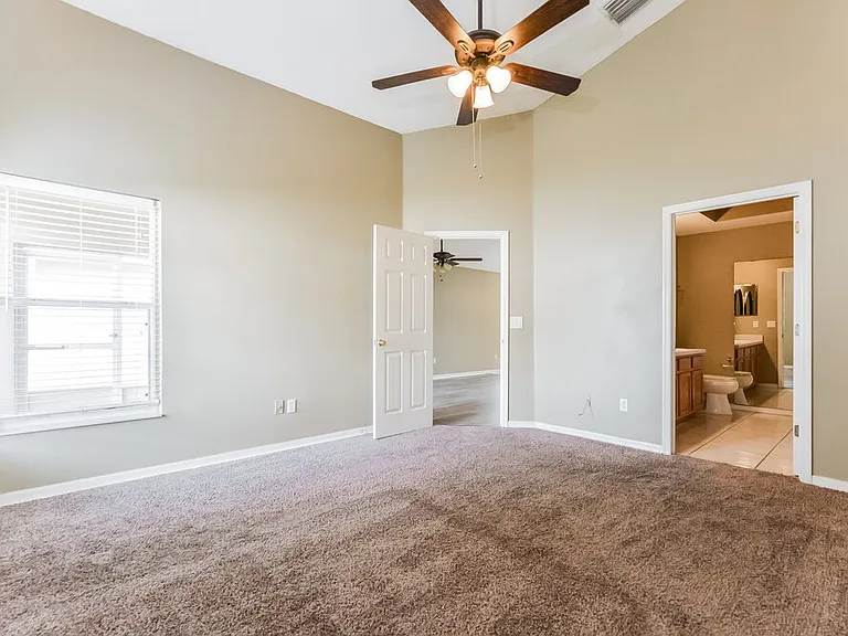 2113 Carpathian Dr — Photo 9