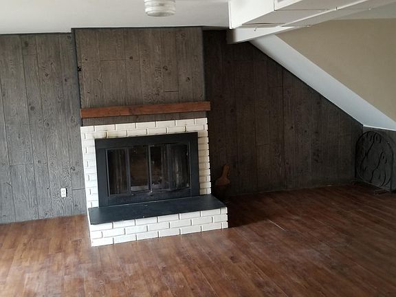 3rd image of 6015 N River Rd